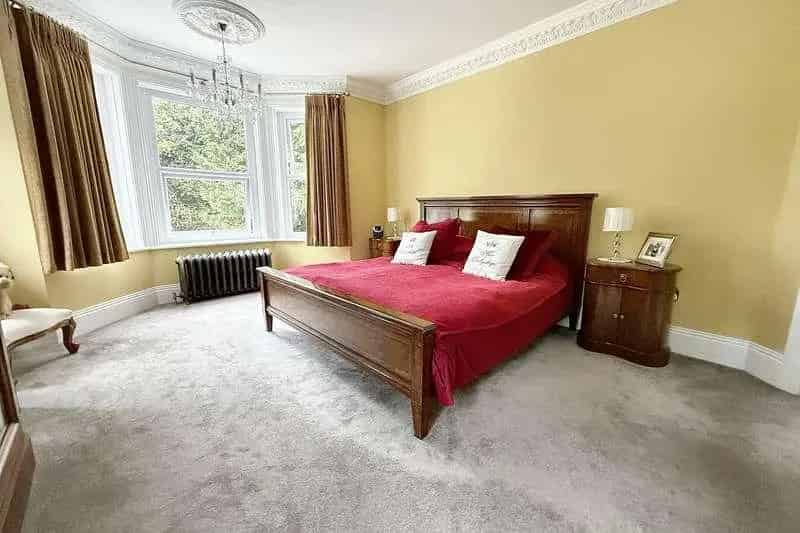 4 Bed House for Sale - Premier Family Home