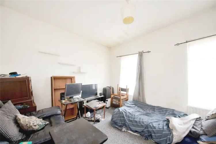 Flat For Sale in London, England