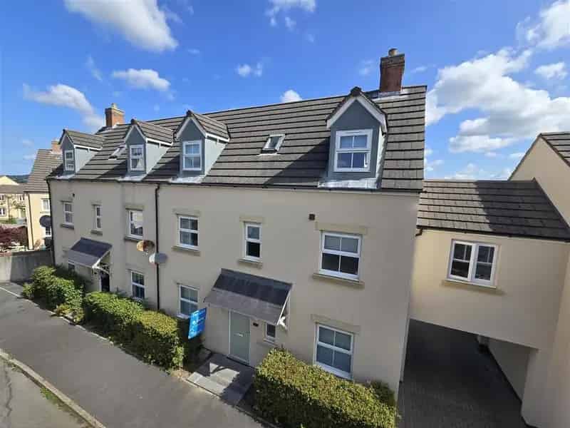4 Bedroom Semi Detached House For Sale