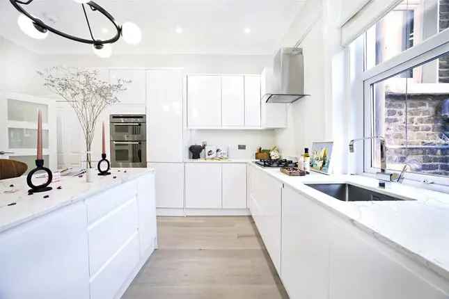 Flat for sale in Maida Vale, Little Venice, London W9