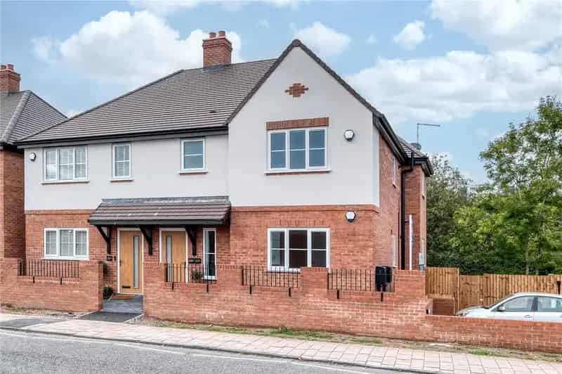 1 Bedroom Flat to Rent - Stunning Apartment with Parking