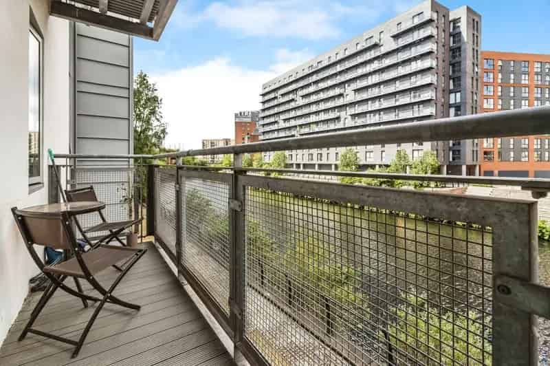 2 Bedroom Flat for Sale Manchester M3 River Irwell View