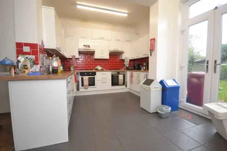 8 Bedroom Semi Detached House to Rent