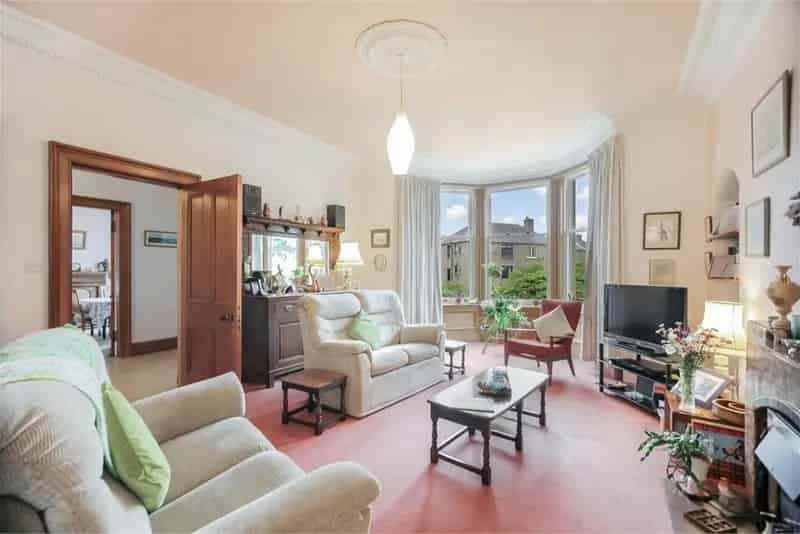 4 Bed Detached House West Calder
