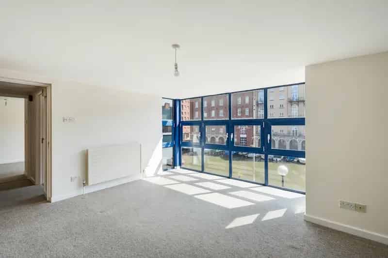 2 Bedroom Flat to Rent Clifton