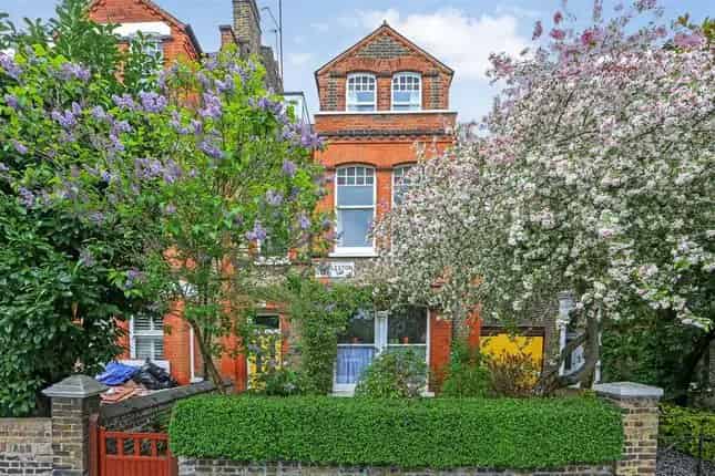 5 Bedroom End Terrace House with Annexe for Sale in London N7