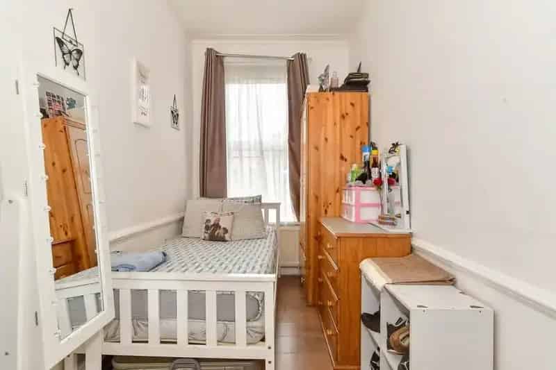 3 Bedroom Flat for Sale Near Ilford Station and Westfield