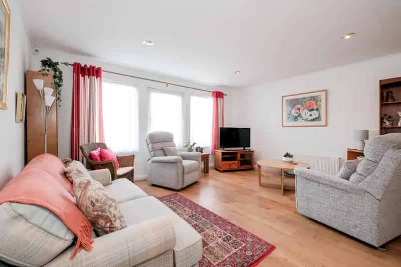 Spacious 3-Bedroom Detached Bungalow in Cove