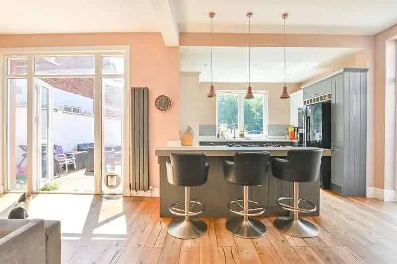 7 bed house for sale