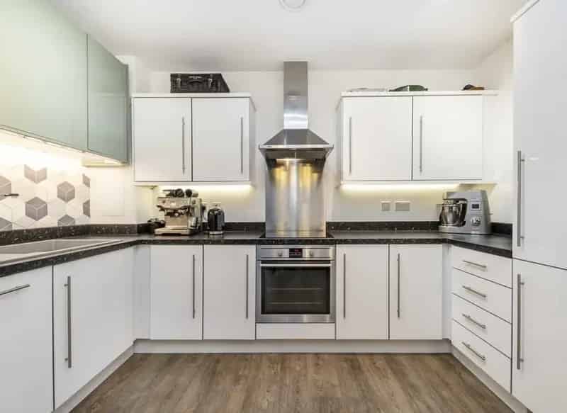 One Bedroom Apartment Near Amenities and Transport Links