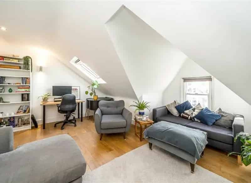 Superb Top Floor Period Conversion in Abbeville Village