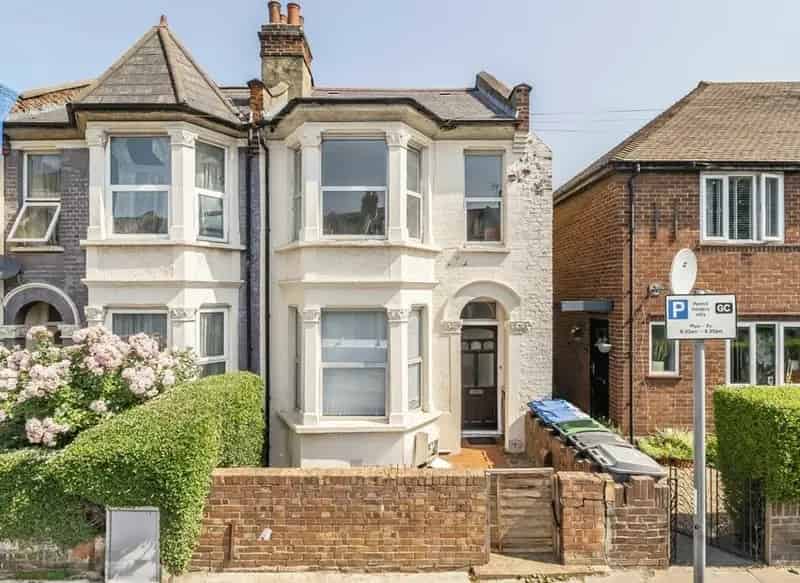 Four Bedroom Family Home Near Willesden Green