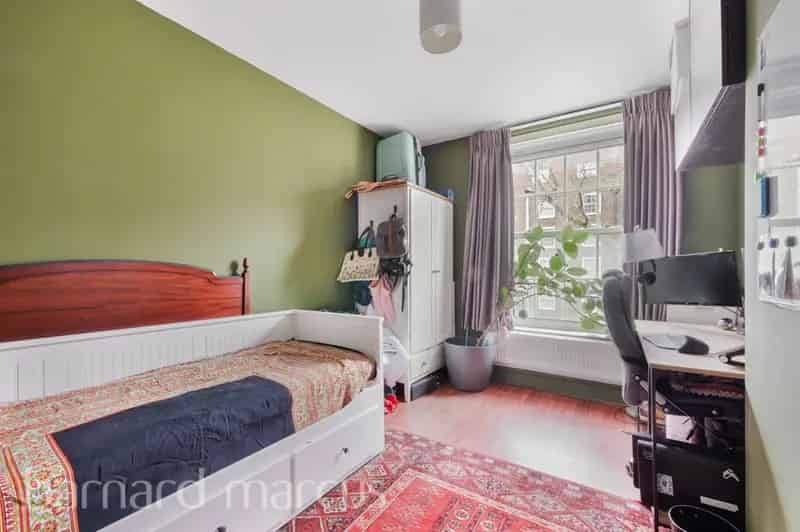 Spacious 2-Bedroom Flat Near Clapham and Wandsworth