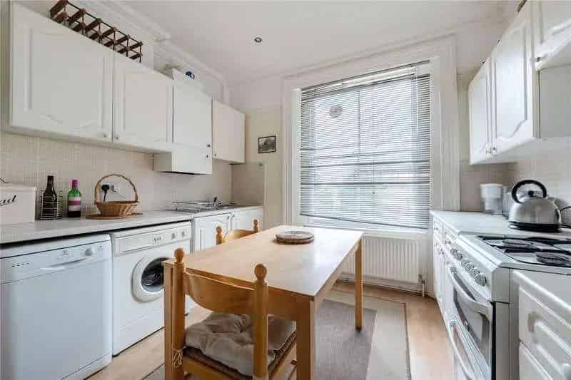 1 Bed Flat for Sale Crouch End 600 sq ft Off Street Parking Chain Free