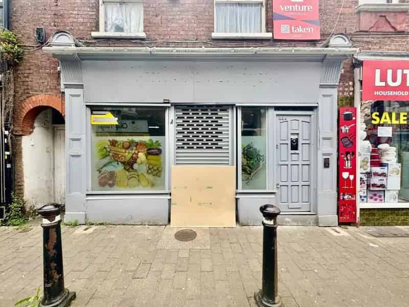 Commercial property For Rent , High Town Road, Luton, England