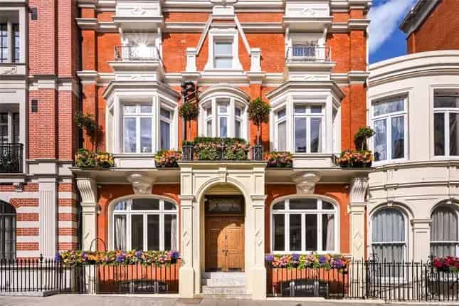 Terraced House for Sale in Chesterfield Hill London W1J