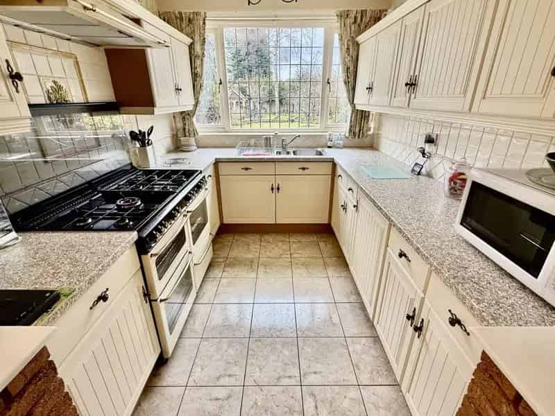 4 Bedroom Semi Detached House to Rent