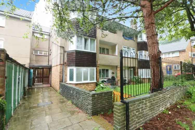 1 Bedroom Flat for Sale London E17 - Chain Free