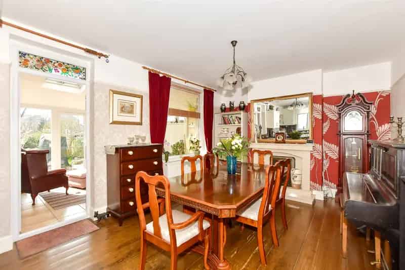 5 Bedroom Semi Detached House For Sale Near Beach And Train Station