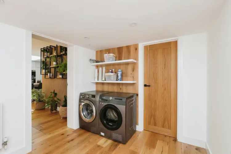 Stunning 3-Bedroom Chalet Bungalow Exquisitely Renovated