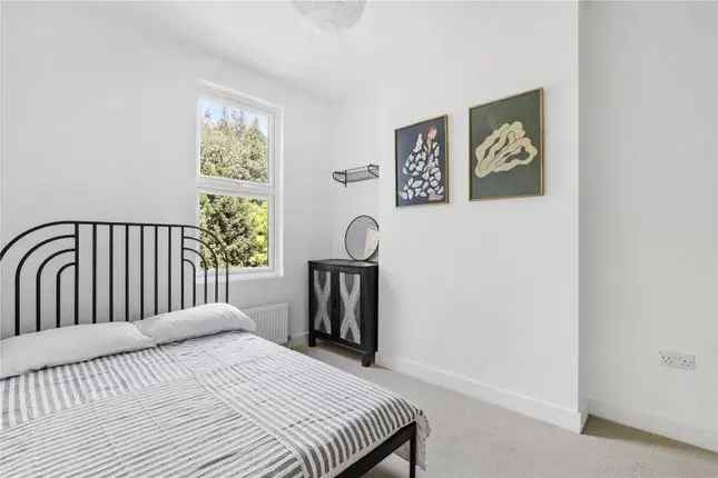 Terraced house to rent in Roden Street, Holloway N7