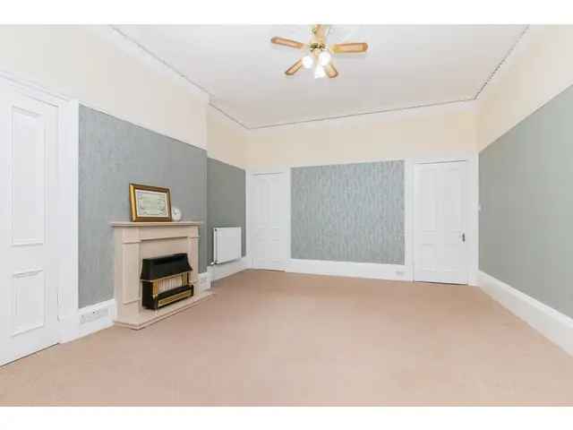 3 bedroom flat  for sale