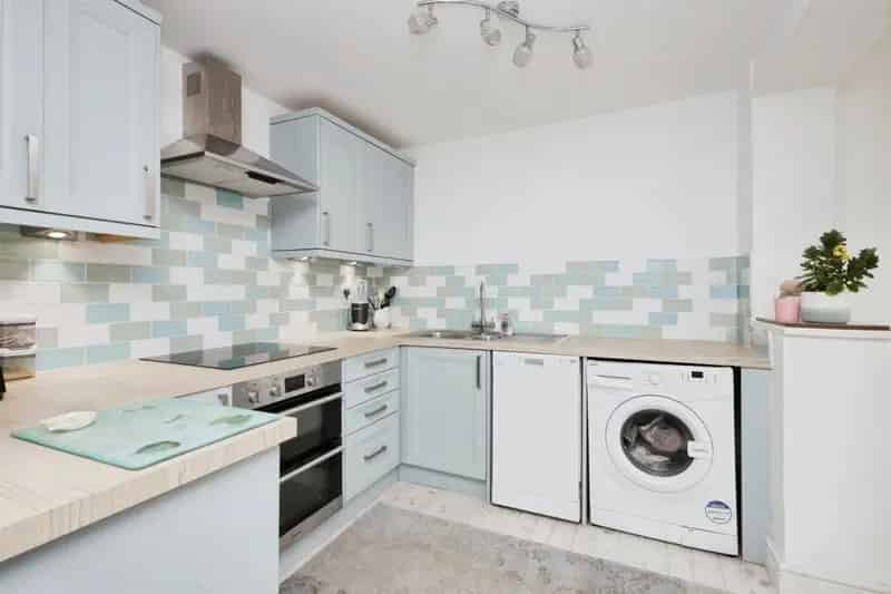 2-Bedroom House Near Evens Bay Beach