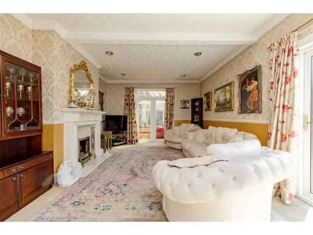 4 Bedroom Extended Bungalow For Sale