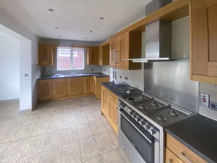 3 Bedroom Semi Detached House To Rent