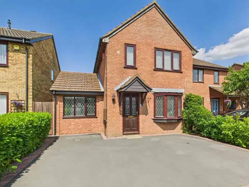 Extended 3/4 Bedroom Detached Family Home