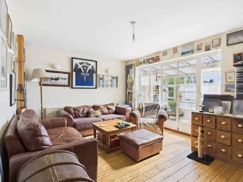 4 Bedroom Detached House For Sale Near City