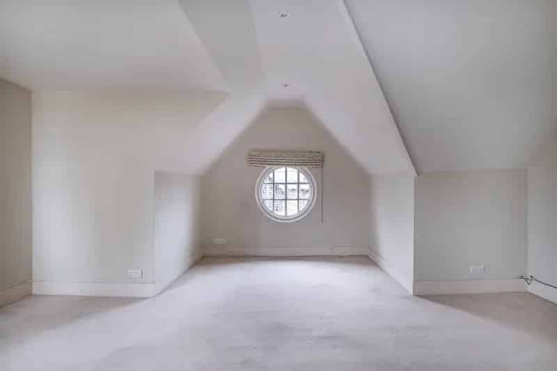 3 Bedroom Flat to Rent in Prime Village Location