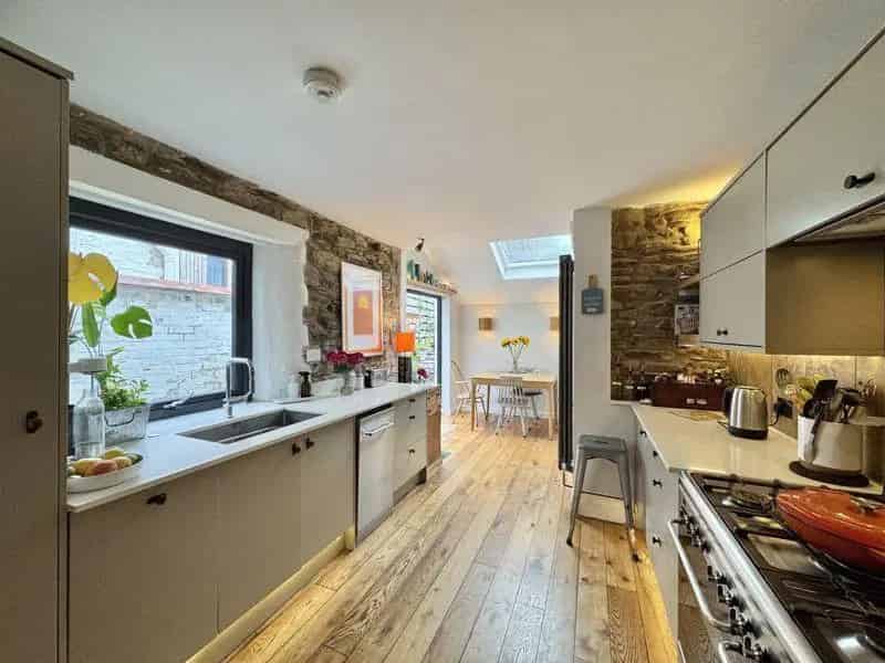3 Bedroom Townhouse for Sale Near City Centre and Schools