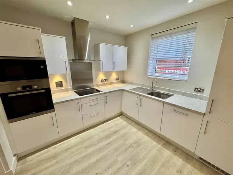 2 Bedroom Flat For Sale in Aldershot Town Centre