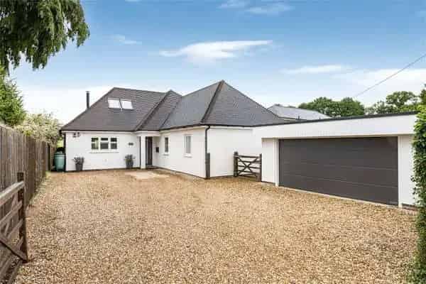 Charming Chalet-Style Home with Open Plan Living and Double Garage