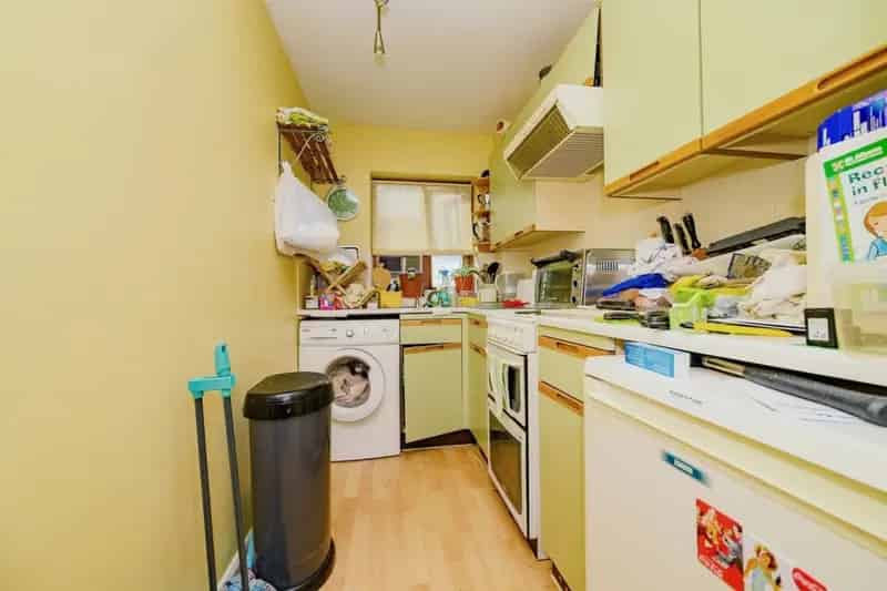Two-Bedroom Apartment in St Albans City Centre with Off-Street Parking