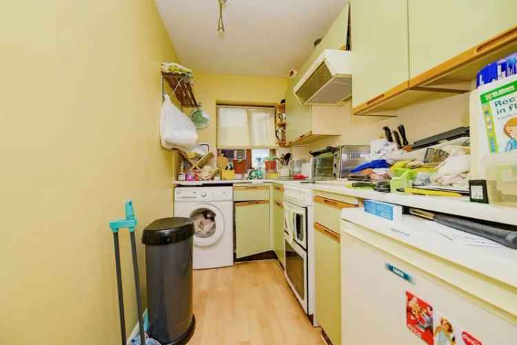 Two-Bedroom Apartment in St Albans City Centre with Off-Street Parking
