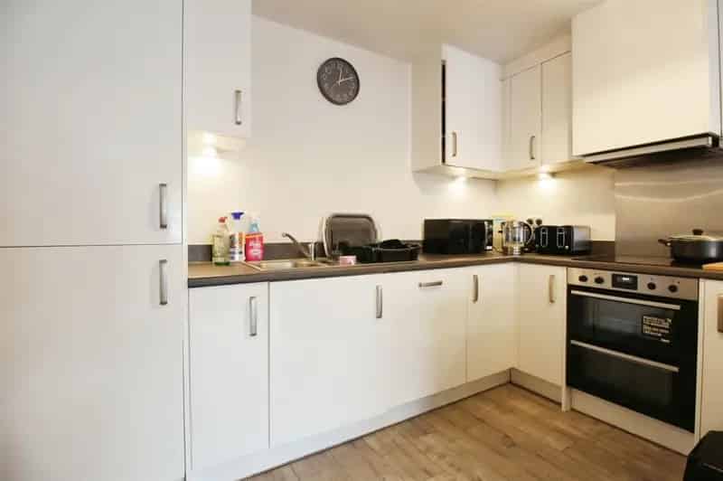 2 Bed Apartment Near Corby Train Station - First Time Buyers & Investors