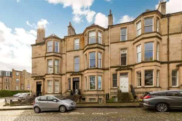 Elegant 3-Bedroom Edinburgh Duplex Apartment with Panoramic Views