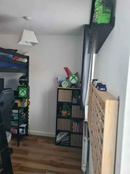 3 Bed 2 Bath House with Loft Bedroom and Garden