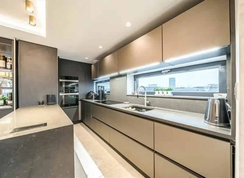 2 Double Bed 2 Bath Apartment with Balcony Concierge Parking