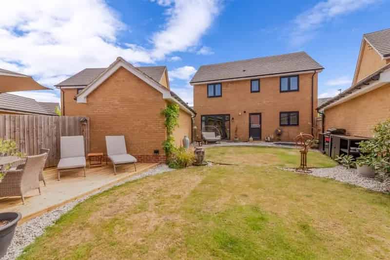 4 Bed Detached House with Garage and EV Charger