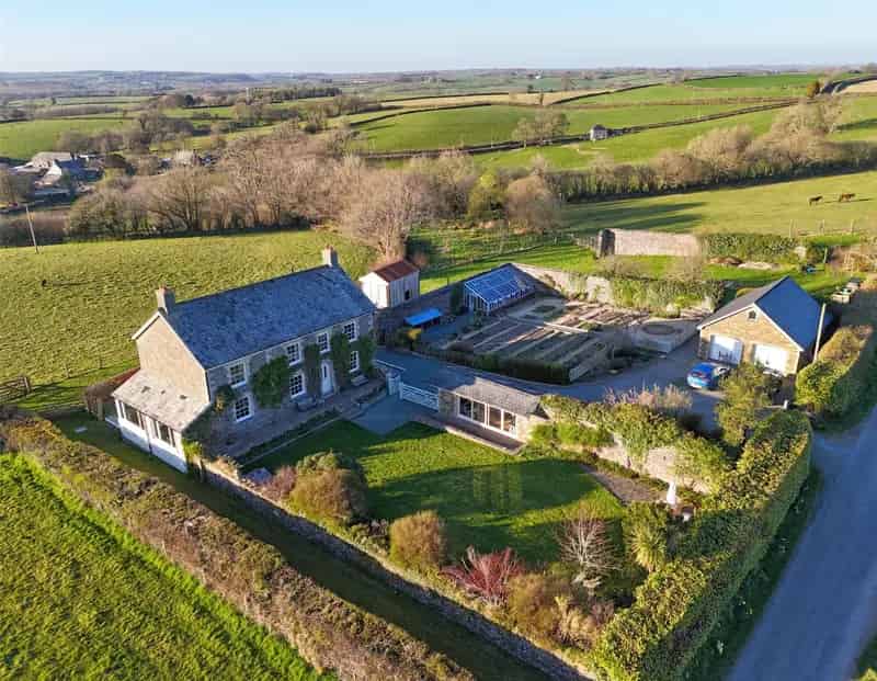 5 Bedroom Detached House with Holiday Let and Studio
