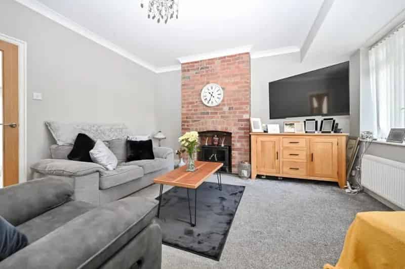 3 Bed House for Sale Large Garden Scope to Extend No Chain