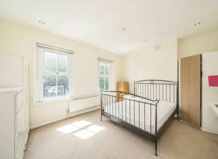 Four Double Bedroom House Near Clapham High Street and Brixton