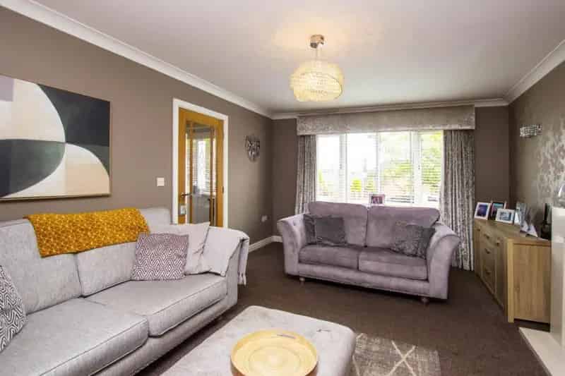 4 bed house for sale