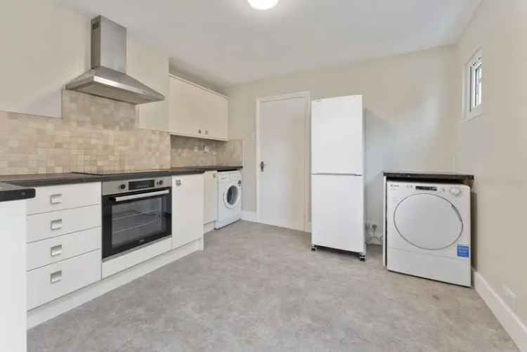 2-Bedroom Maisonette with Private Roof Terrace Near Northern Line Tube