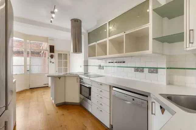 2-Bedroom Apartment Kensington High Street London W8