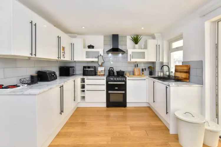 House For Sale in Leeds, England