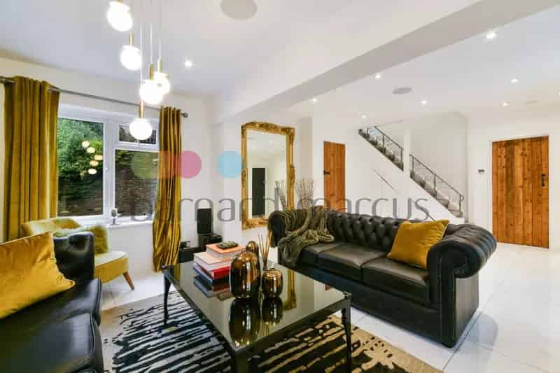 Luxury 5-Bedroom Caterham Home with Pool and Large Garden